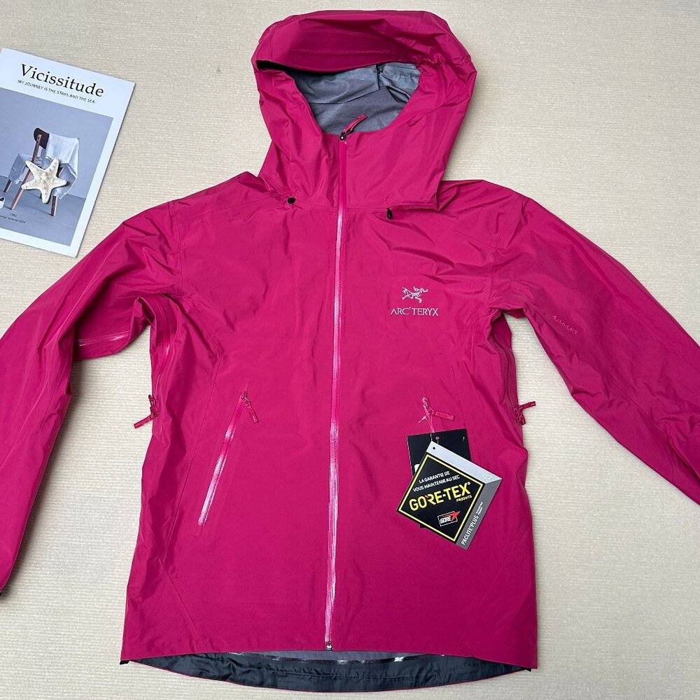 Arc'teryx Beta LT Hooded Hardshell Jacket, Size M